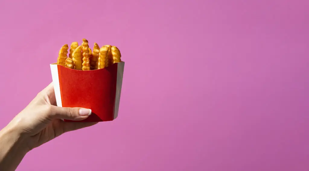 Découvrez comment choisir le support idéal pour frites selon votre type de service. Améliorez la présentation, optimisez la rotation et offrez une meilleure expérience client à table, au comptoir ou à emporter.